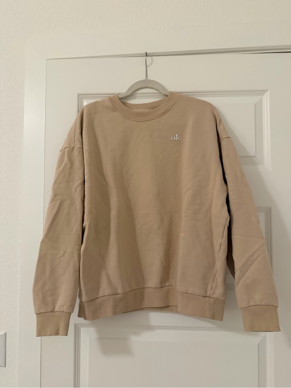 ALO Yoga Crewneck Sweatshirt in Beige
